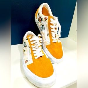 Vans vintage-inspired flower print  Yellow, white, cream 9.5